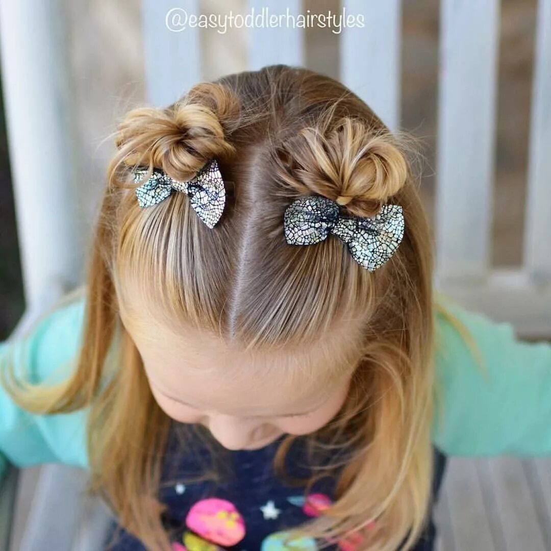 Прическа для девочки на утренник Half up pigtail buns with bows Easy toddler hairstyles, Baby hairstyles, Girl ha