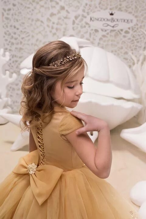 Прическа для девочки под платье Untitled Kids hairstyles, Wedding hairstyles for girls, Flower girl hairstyles