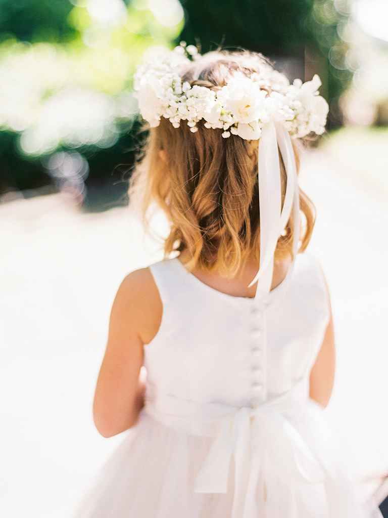 Прическа для девочки подростка на свадьбу These Are the Cutest Flower Girl Hairstyles and Accessories You'll Ever See Flow