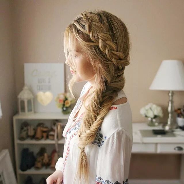 Прическа для девочки повседневная на длинные Fishtail French Braid Braided Bun Side braid hairstyles, Long hair styles, Braid