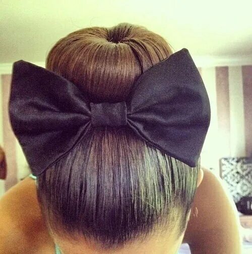 Прическа для девочки с бантом сзади Sock bun !! Perf !! Long hair styles, Hair styles, Bun hairstyles