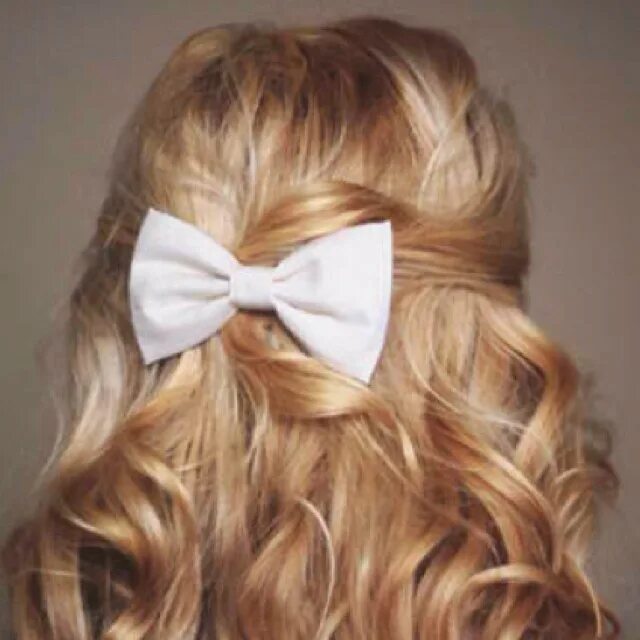 Прическа для девочки с бантом сзади hair bow Bow hairstyle, Hair bows, Perfect hair