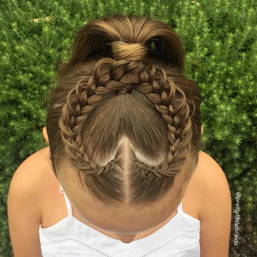 Прическа для девочки с косичками впереди Shelley & Grace (@prettylittlebraids) posted on Instagram: "Heart hair again tod