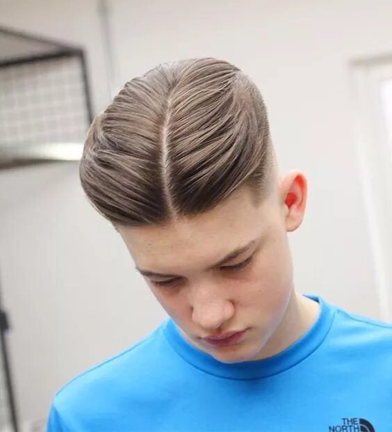 Прическа для девочки с пробором Middle part haircut High fade haircut, Curtain haircut, Fade haircut