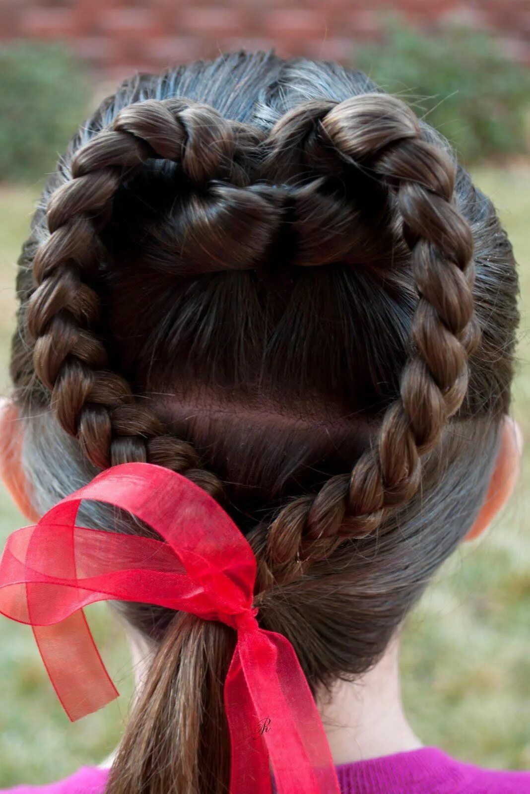 Heart parting hairstyle tutorial Parting hair, Heart hair, Heart braid