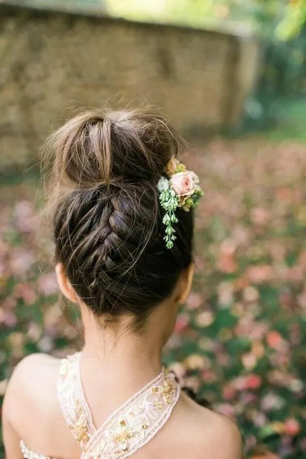 Прическа для девочки собранные волосы Trend Alert: Top Knot Hair Styles for Your Wedding (for both brides and grooms) 