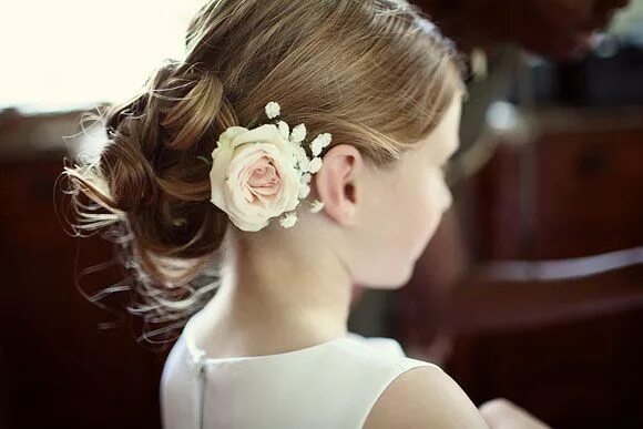 Прическа для девочки цветок Kazando: Cabelo das Daminhas Flower girl wedding hair, Wedding hairstyles for gi