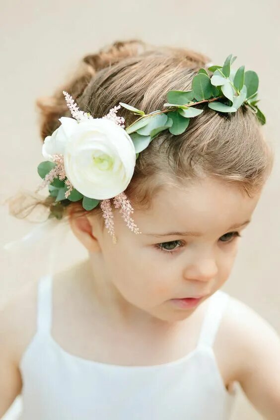 Прическа для девочки веночек Pin on Mariage coiffure d'enfants /wedding children's hairstyle