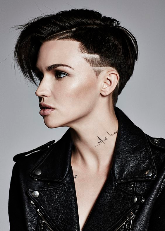 Прическа для девушки короткая стрижка Ruby Rose Haircuts Ruby rose haircut, Ruby rose hair, Natural black hair color