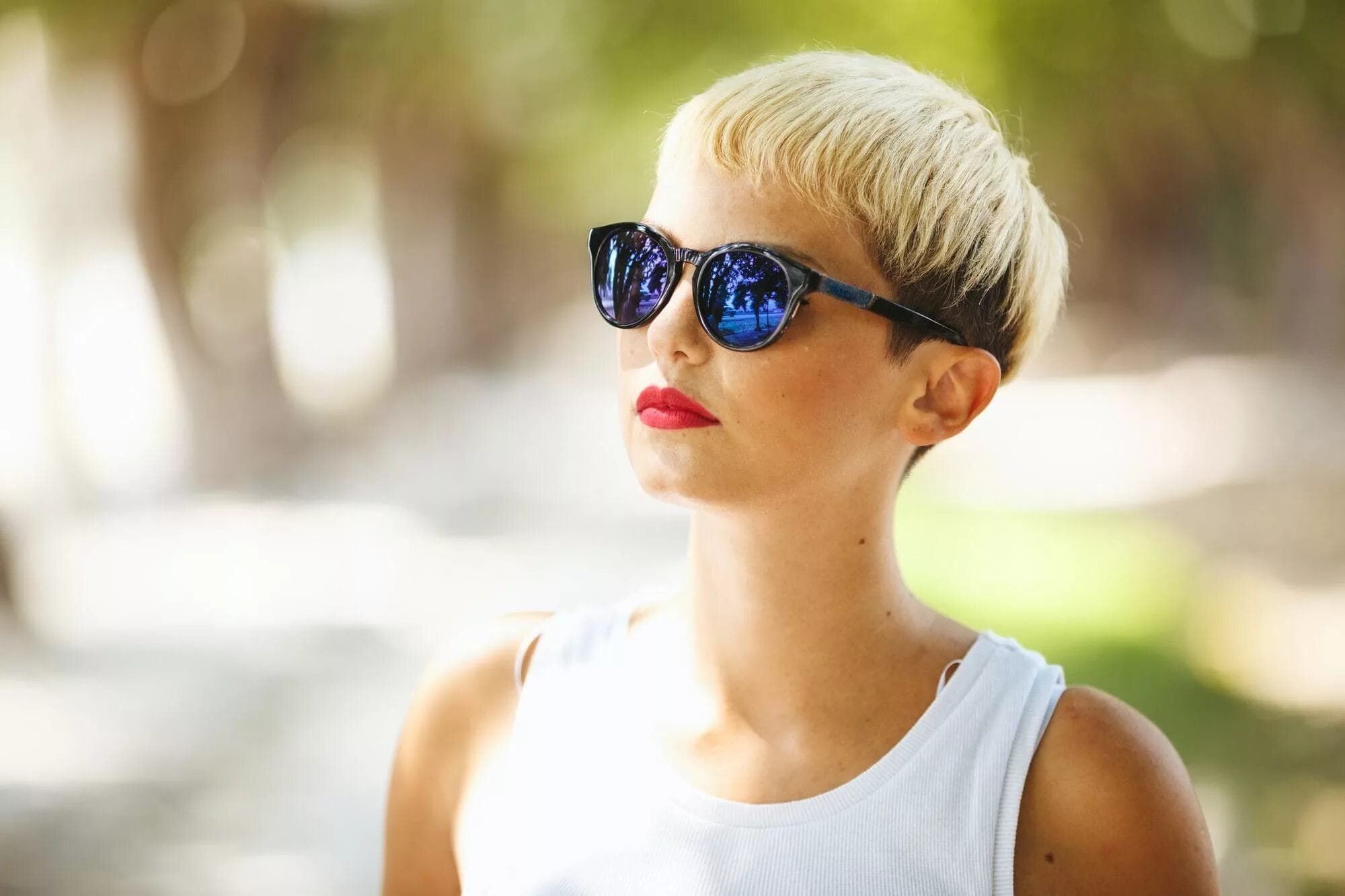 Прическа для девушки короткая стрижка 25 Gorgeous Ways to Style a Long Pixie Cut in 2023 Frisuren schneiden, Kurze blo