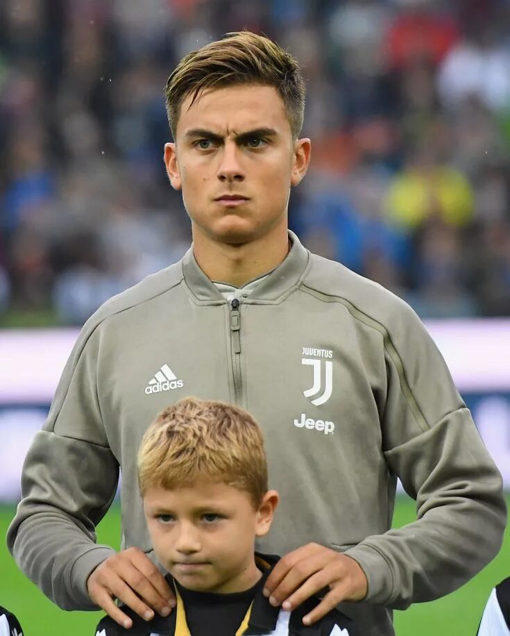 Прическа для футболиста 9 лет Paulo Dybala of Juventus looks on during the Serie A match between... Calcio, Ca