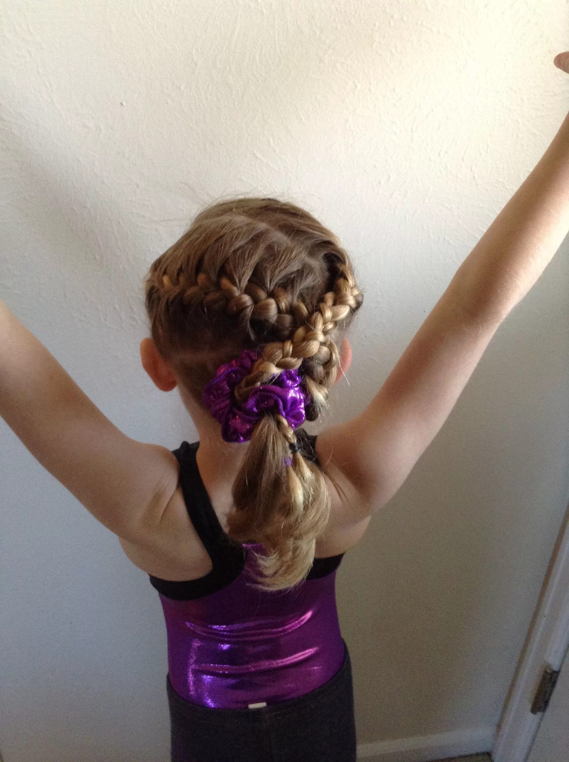 Прическа для гимнастики для девочек Pin on Delaney Gymnastics hair, Cool hairstyles, Competition hair