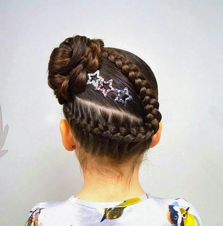 Прическа для гимнастики на короткие волосы Pin by Lara Heywood on hair Gymnastics hair, Side bun hairstyles, Hair styles