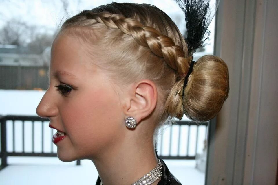 Прическа для хореографии для девочек Barb's Centre for Dance competition hairstyle Dance hairstyles, Competition hair