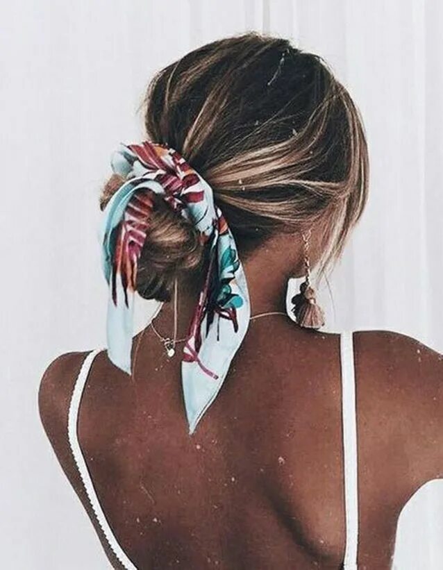 Прическа для лета женская Les plus belles coiffures avec un foulard - Elle Long hair styles, Scarf hairsty