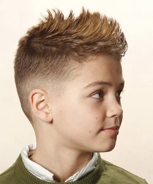 Прическа для мальчика модная фото короткие Simple Short Hairstyle With Jagged Layers On Top Boy hairstyles, Boy haircuts sh