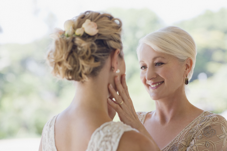 Прическа для мамы невесты на длинные Did She Upstage the Bride? Mother-of-the-Bride's Dress Sparks a Viral Debate Abo