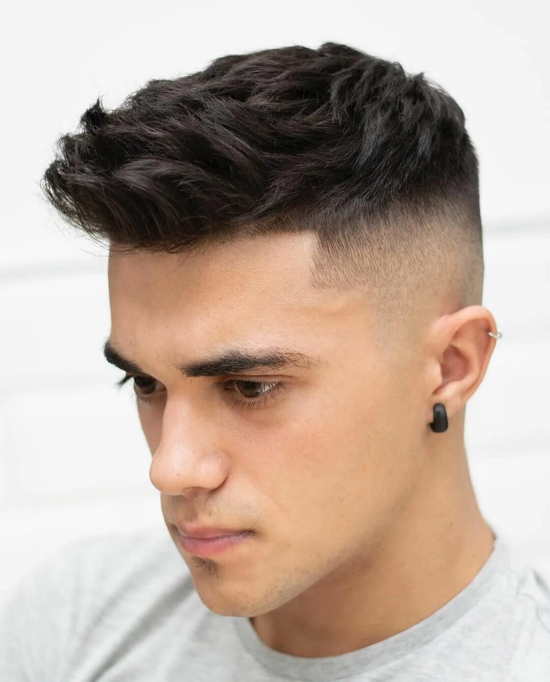 Прическа для молодого парня 2024 15+ Teen Boy Haircuts: 2024 Trends + Styles Textured haircut, High fade haircut,