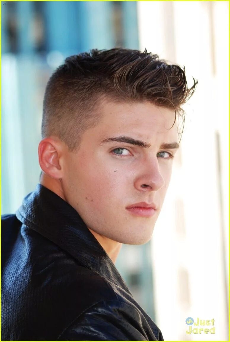 Прическа для парня 17 лет Theo Cody Christian Teen boy haircuts, Teen boy hairstyles, Boys haircuts