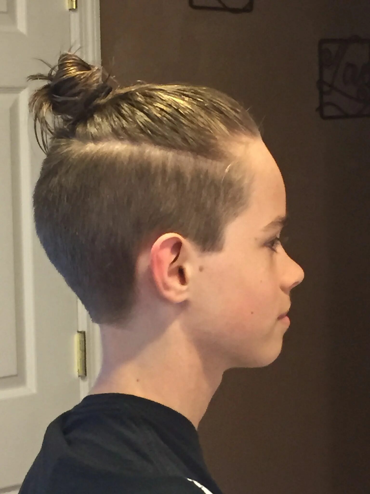 Прическа для подростка 14 лет Man bun with undercut Man bun haircut, Boy haircuts long, Boys haircuts