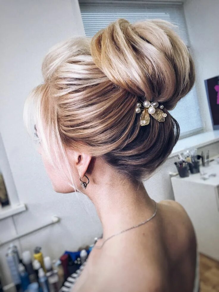 Прическа для подружки на средние волосы Pin by Anastasia Selyukova on Hair Wedding hairstyles, Bridal hair, Mother of th