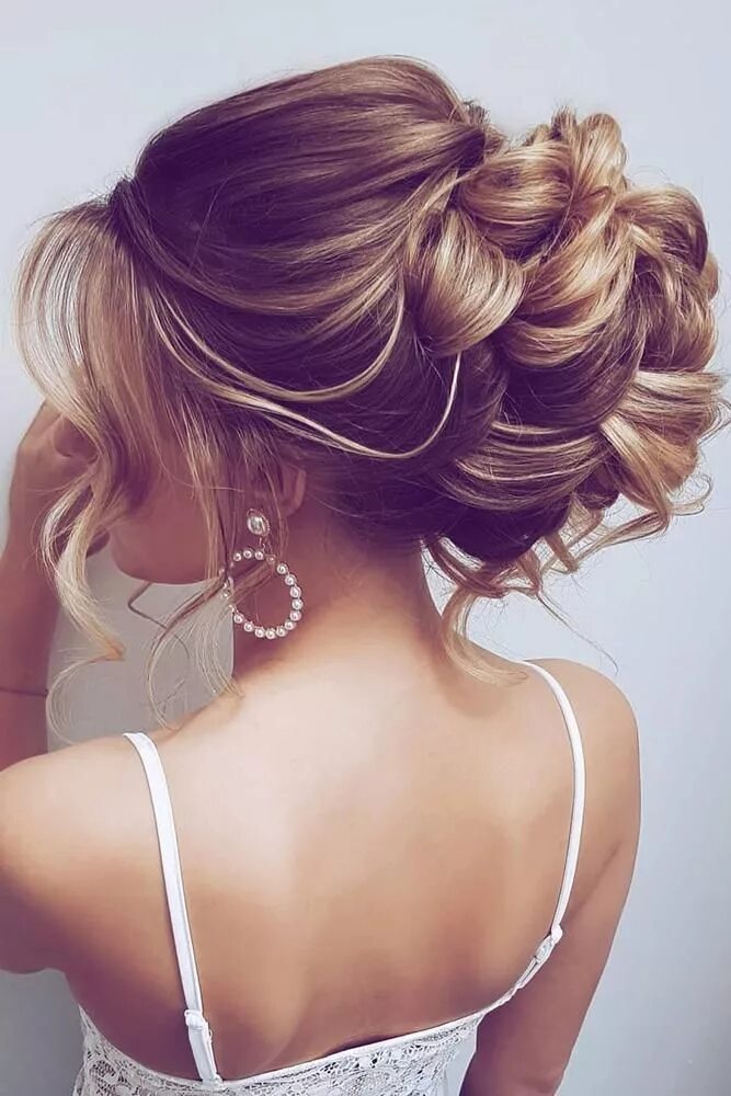 Прическа для подружки на средние волосы 30 zeitlose Brautfrisuren zeitlose Brautfrisuren elegante Hochsteckfris Elegant 