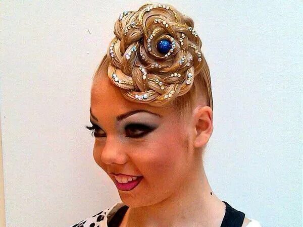 Прическа для танцев Пин от пользователя Francesca на доске ballroom hairstyle Прическа для конкурса,