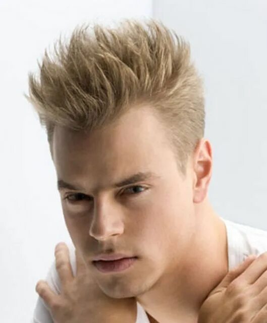 Прическа для торчащих волос Spiky HAIRSTYLES Blonde frisuren männer, Blonde haarschnitte, Männer irokese