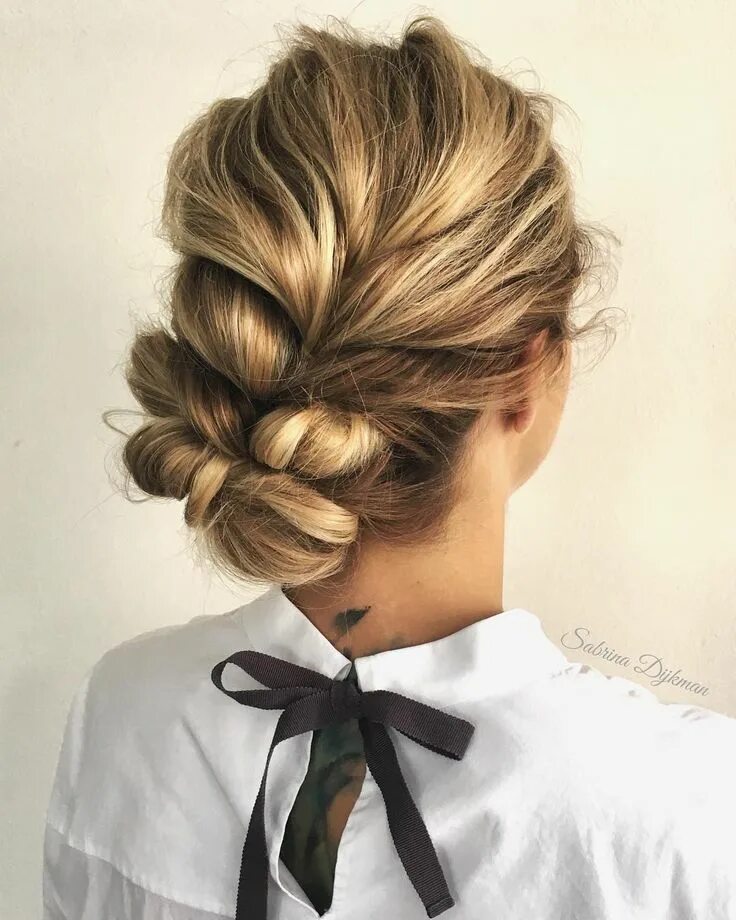 Прическа для учителя на средние волосы 1,330 tykkäystä, 21 kommenttia - Hairstylist & Make up Artist (@sabrinad. Easy p