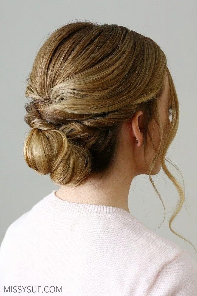 Прическа для учителя на средние волосы Twisted Knot Low Bun MISSY SUE Hair styles, Prom hair, Trending hairstyles