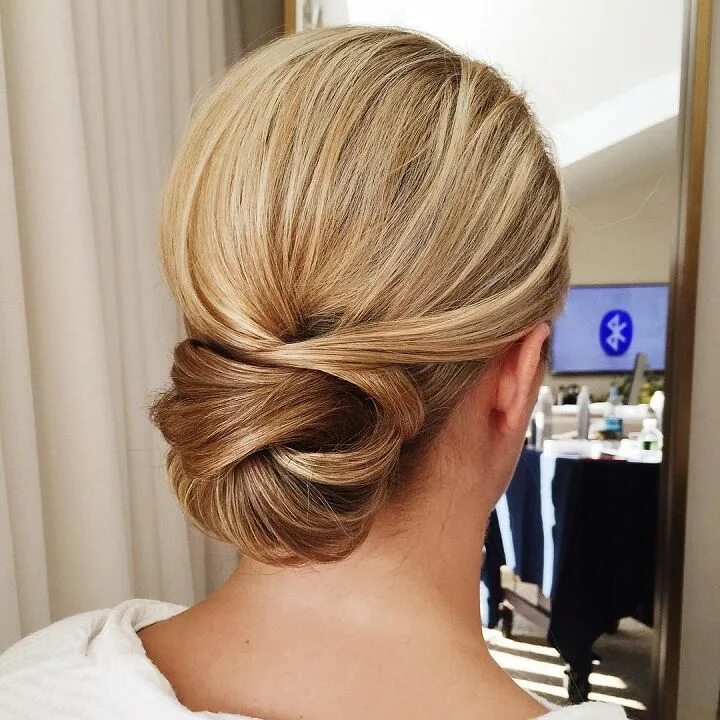 Прическа для женщин собранные волосы Get inspired by this fabulous simple low bun wedding hairstyle Long hair styles,