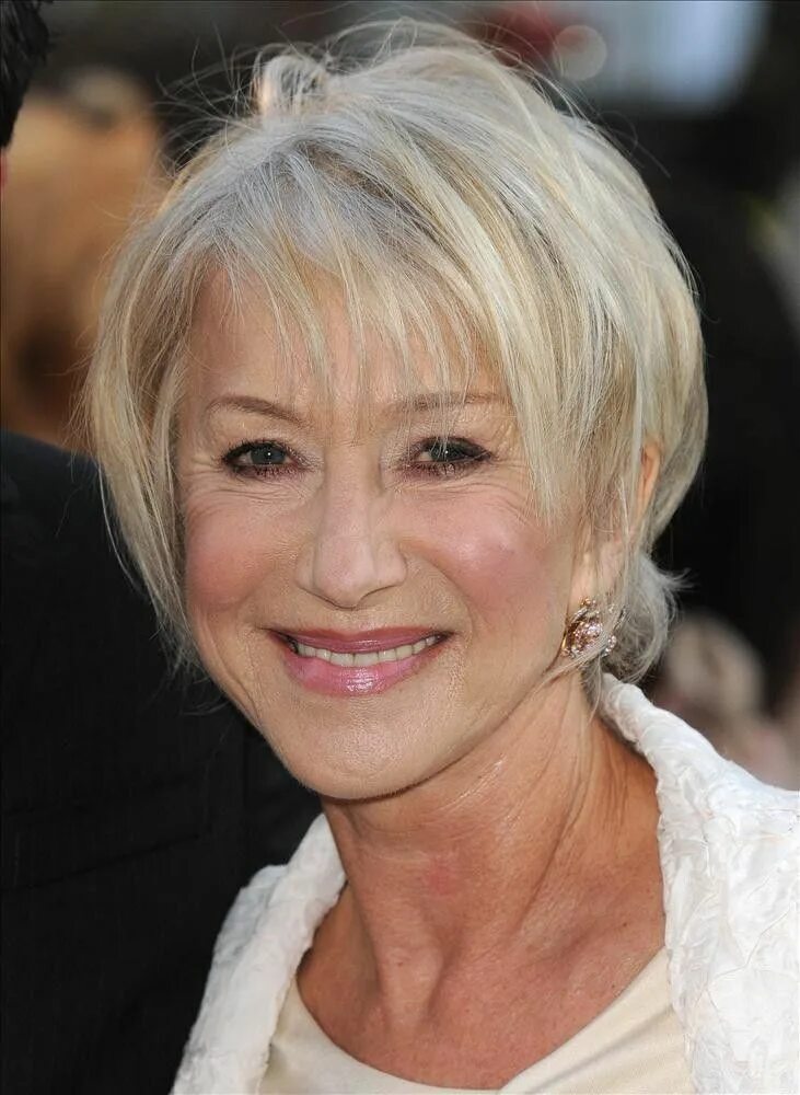 Прическа для женщины 60 лет редкие Related image Helen mirren hair, Short bob hairstyles, Youthful hair