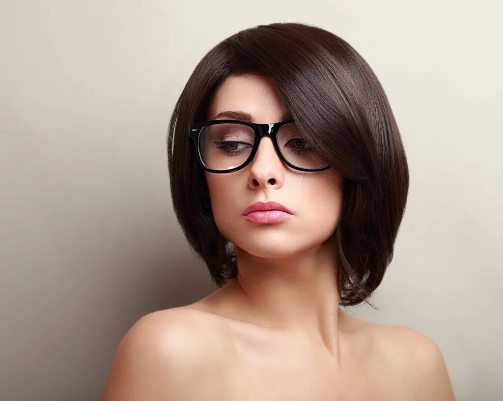 Прическа для женщины в очках Displaying Gallery of Medium Haircuts for Women with Glasses (View 10 of 20 Phot