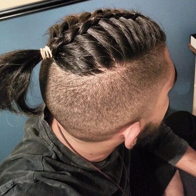 Прическа должна быть Man Bun Braids: A Surprising New Men's Hair Trend to Try in 2023 Mens braids hai