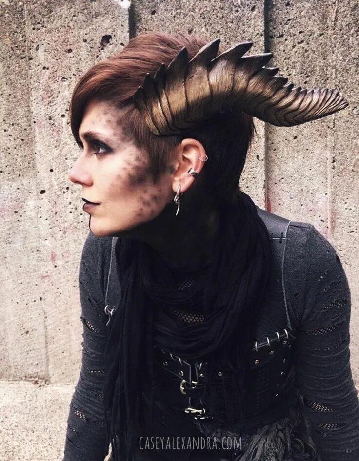 Прическа дракон для девочки Pin by Rebecca Fick on Dragon in 2023 Cosplay horns, Fantasy makeup, Cosplay