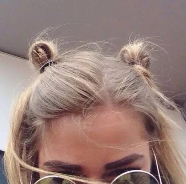 Прическа два хвоста на длинные волосы Hair accessory: oversized sunglasses 90s style hairstyles bun blonde hair eyebro