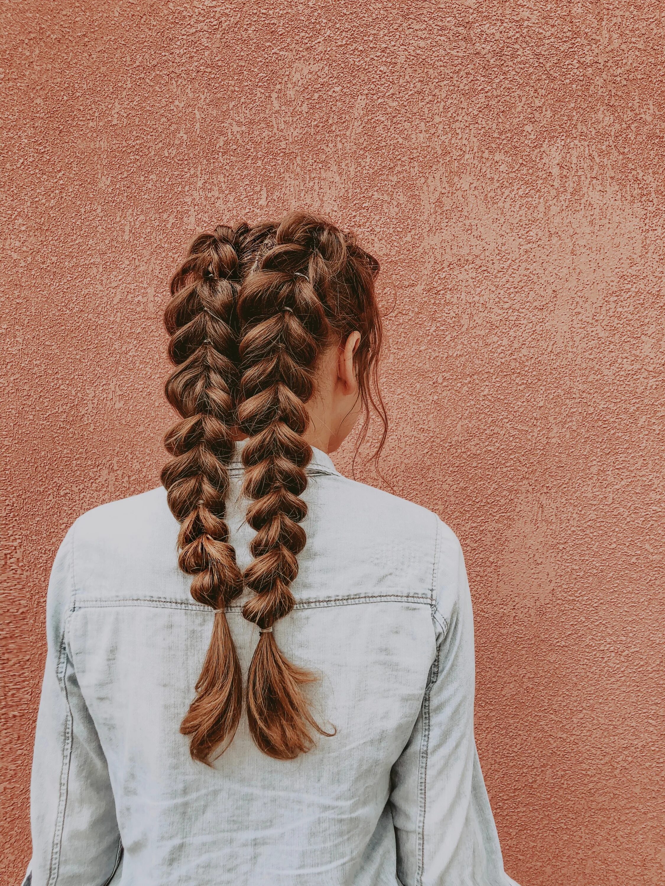 Прическа две косички Dutch braids Long hair styles, Plaits hairstyles, Hair trends