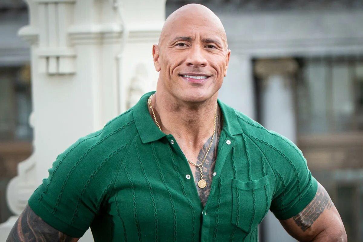 Прическа джонсона фото Dwayne Johnson shares video doing 'daddy curls' with his 4-year-old daughter Tia