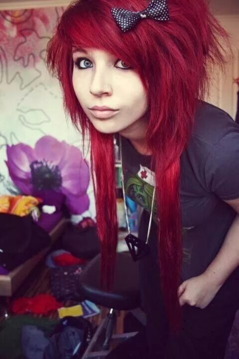 Прическа эмо для девочек Emo hair Red scene hair, Scene hair, Emo scene hair