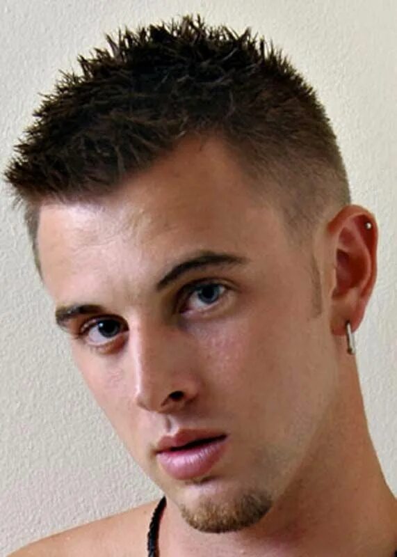 Прическа ежик мужская A short haircut with a spiked top. on Haircuts for Men Pictures of Mens Haircuts