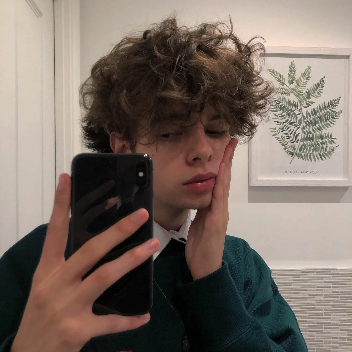 Прическа fluffy Instagram: @ryanpink.v2 Messy hair boy, Brown hair boy, Boys curly haircuts