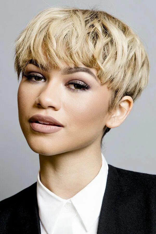 Прическа гарсон на короткие волосы фото Zendaya Media on Short hair styles, Hair styles, Short hair with bangs