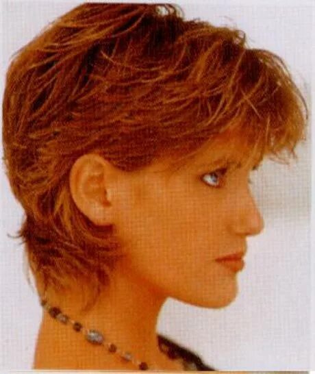 Прическа гаврош для женщины Short feathered hairstyles for women Short hair styles, Thin fine hair, Short sh