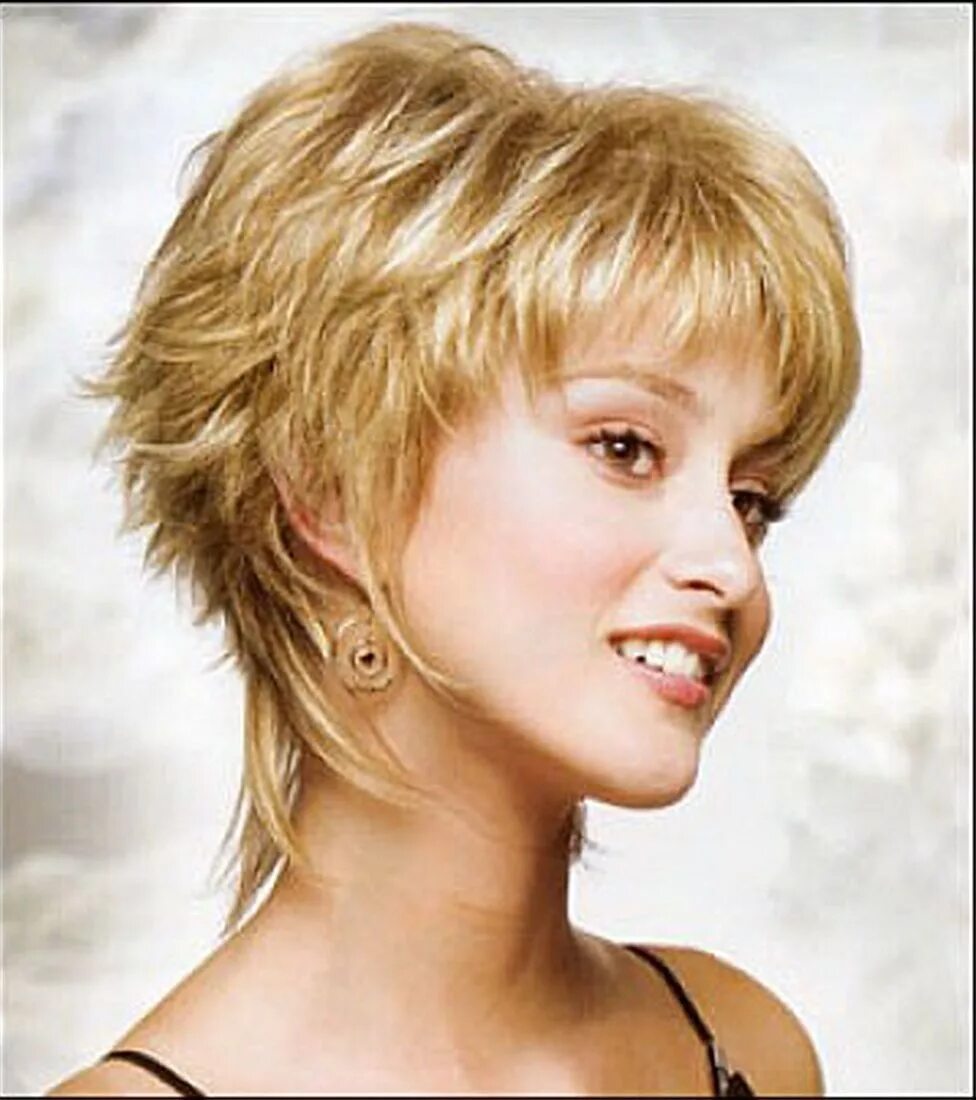 Прическа гаврош фото для женщин Image result for short to medium layered hairstyles Short shag hairstyles, Thin 