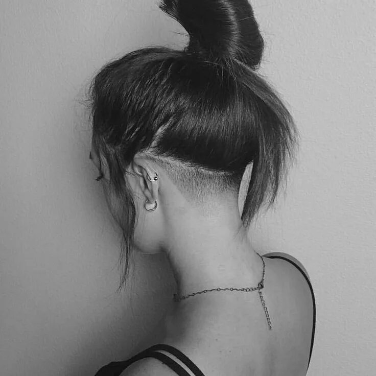 Прическа где сзади волосы длиннее behindthechair.com on Instagram: ""An undercut can be elegant if done properly, 