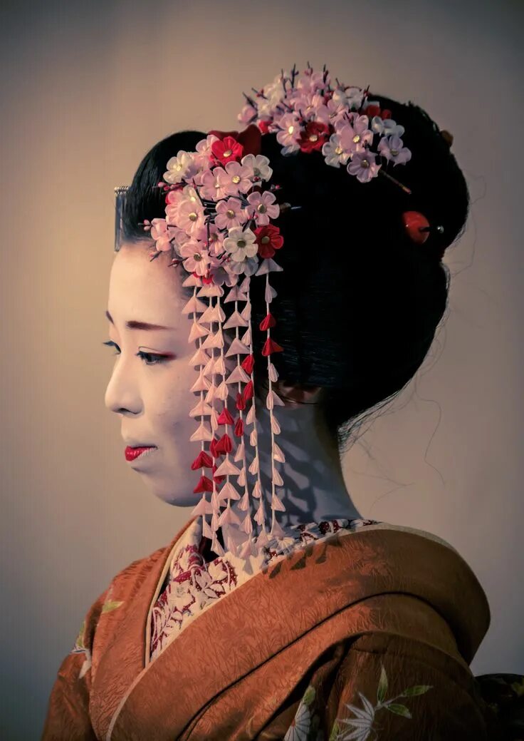 Прическа гейши фото 舞 妓 maiko 尚 絹 naokinu 上 七 軒 KYOTO JAPAN Japan hairstyle, Japanese beauty, Japane