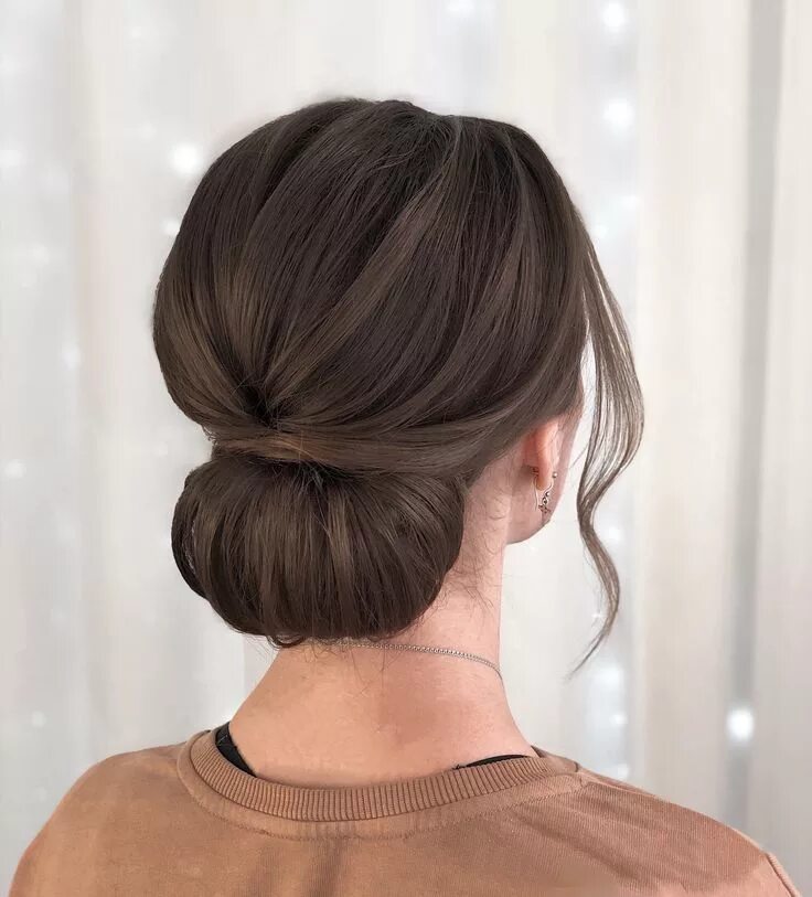 Прическа гладкий пучок на средние Низкий пучок Long hair styles, Bun hairstyles, Long hair wedding styles