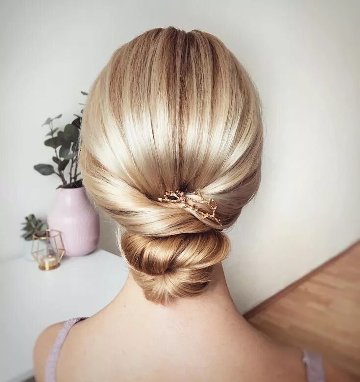 Прическа гладкий пучок на средние волосы Pin on Hair Long hair styles, High bun hairstyles, Roll hairstyle