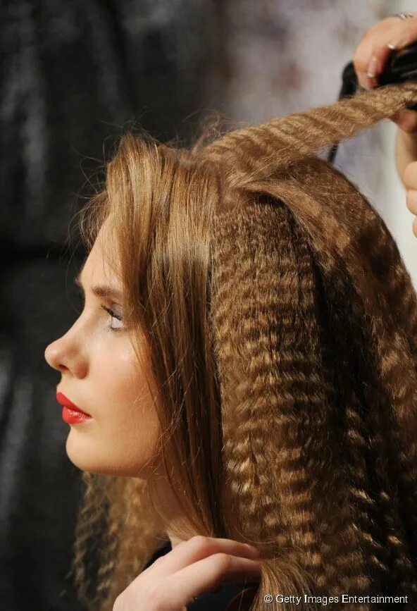 Прическа гофре Hair - 90's Crimped Idee per acconciature, Arricciare i capelli, Acconciature be