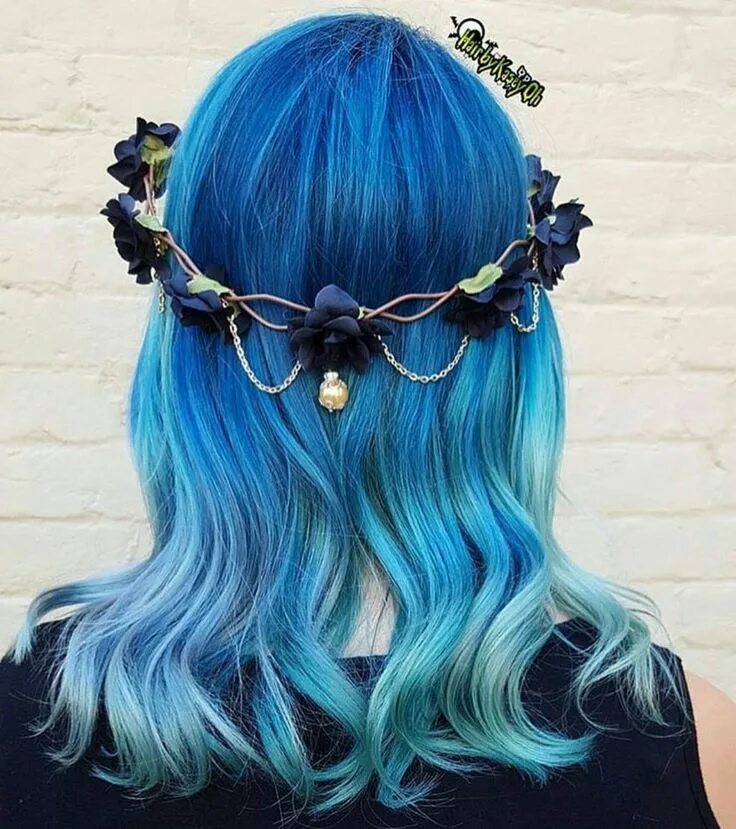 Прическа голубые волосы Pin by Ashley Buggy on Hair Mermaid hair color, Hair dye colors, Dyed hair